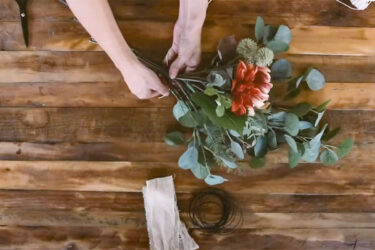 簡単、センスも不要。誰でもすぐにできるスワッグの作り方